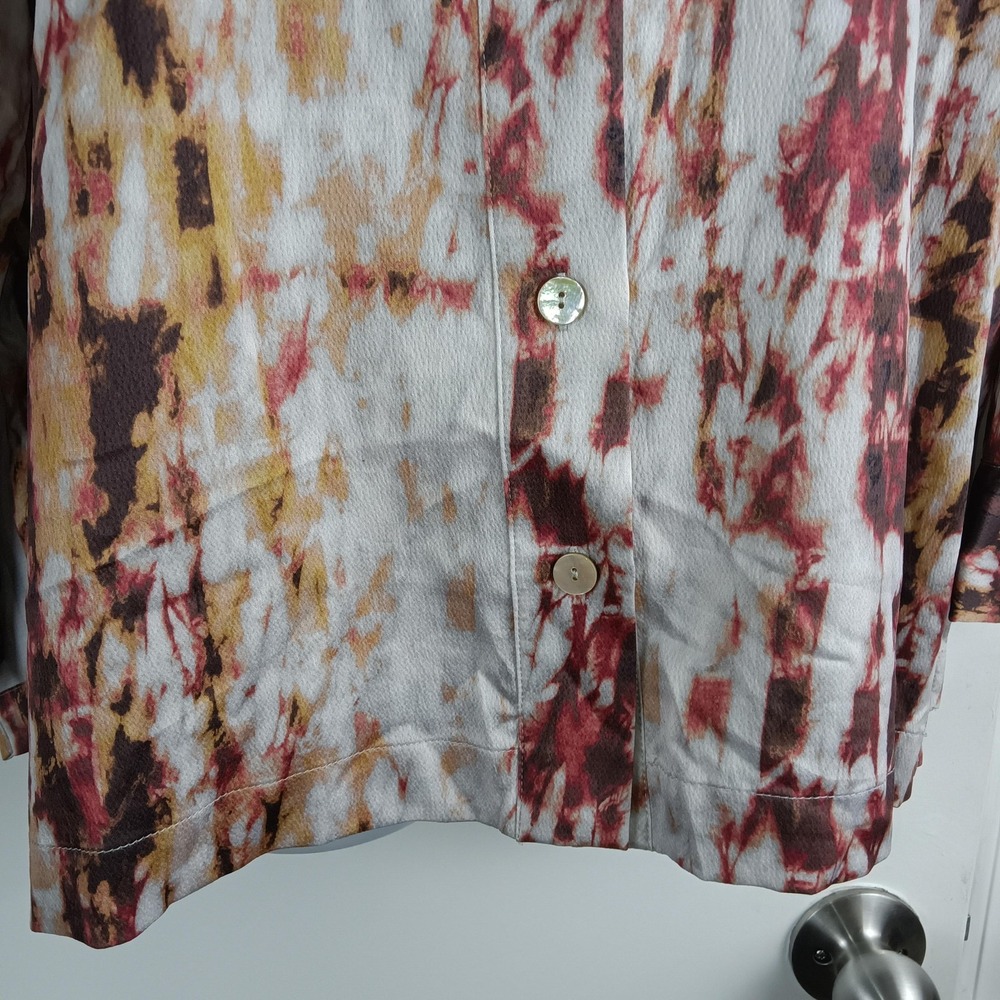 WynneLayers Shirt Womens Medium Red Beige Watercolor Button Up Blouse Top NWT - Picture 6 of 14